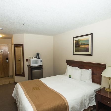 Lakeview Inns & Suites - Chetwynd Экстерьер фото